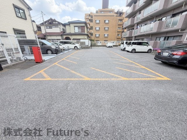 ライオンズマンション三郷早稲田公園の駐車場|敷地内駐車場あり（要空き・料金確認）