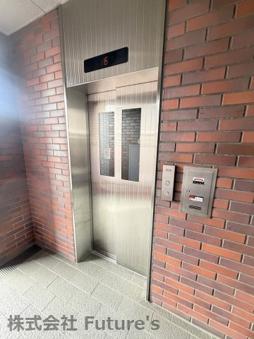 ライオンズマンション三郷早稲田公園のその他共用部分|エレベーター付きです。