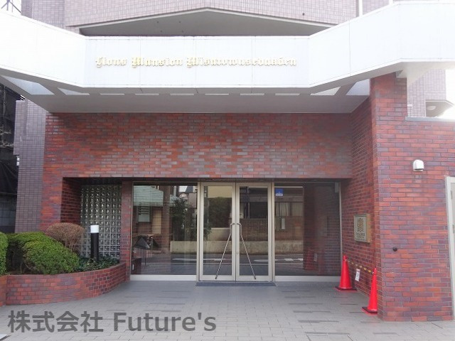 ライオンズマンション三郷早稲田公園のエントランス|重厚感のあるエントランス部分です。