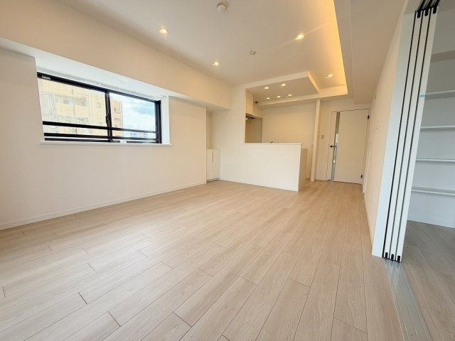 ライオンズマンション三郷早稲田公園のエントランス|重厚感のあるエントランス部分です。