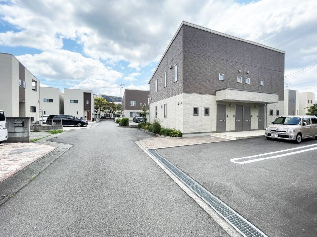 シャーメゾン城西　A棟の駐車場