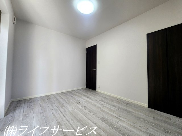 【洋室】 | 十八条２丁目中古戸建 | １階サービスルーム６帖/クローゼット有