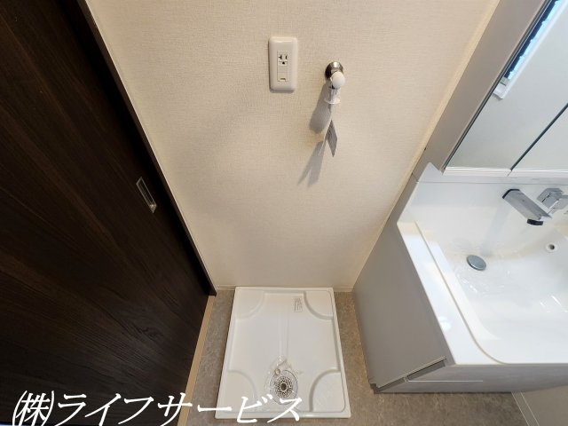 【洗面所】 | 十八条２丁目中古戸建 | 洗濯パン