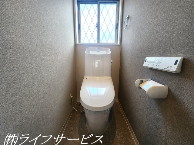 【トイレ】 | 十八条２丁目中古戸建 | ２階温水洗浄便座付トイレ新調