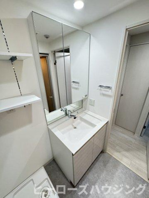 【独立洗面台】 | グリュックメゾンF豊中XV | ※同タイプの写真となり、実際のお部屋とは異なる場合があります