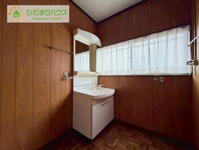いわき市小名浜大原字中野地　中古戸建の独立洗面台|シンプルな独立洗面台となります