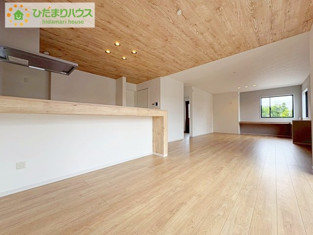 ひたちなか市稲田1期　新築戸建の居間・リビング|家族の集まるLDKは広々23帖！贅沢な空間を演出！