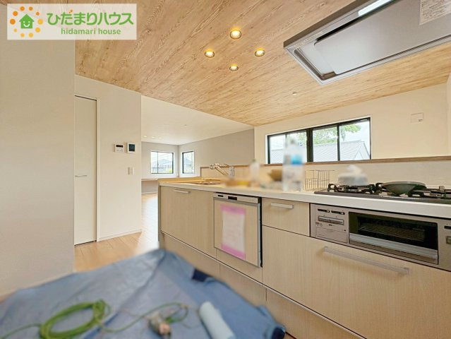 ひたちなか市稲田1期　新築戸建のキッチン|リビングを見渡せるキッチンはお子様を見ながらでも料理が出来て安心ですね☆