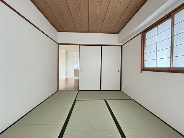 真栄マンション新舞子E棟の和室|和室6帖☆