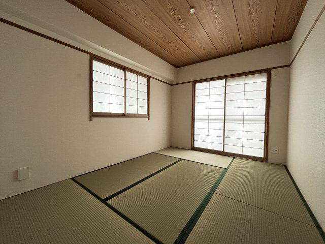真栄マンション新舞子E棟の和室|和室6帖　別角度☆