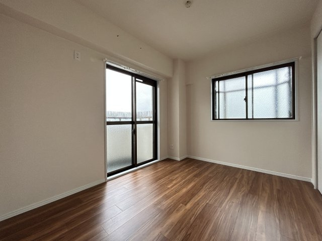 真栄マンション新舞子E棟の洋室|洋室4.8帖　別角度！