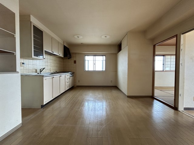 真栄マンション新舞子E棟の居間・リビング|リビング別角度♪