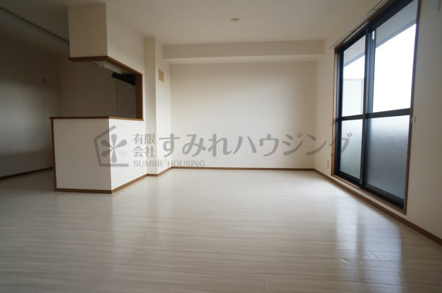 プルーリオンの居間・リビング|参考、同建物・同間取りの号室