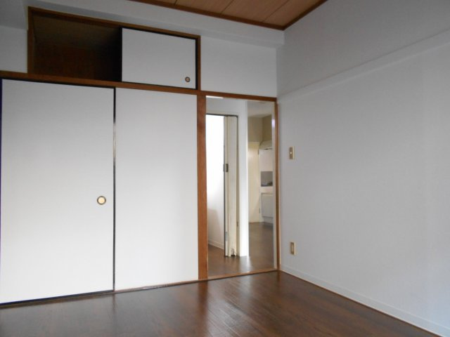 グランガーラ市川の洋室