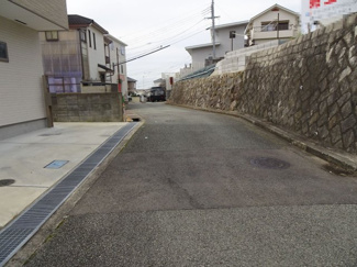 【前面道路含む現地写真】 | 川西市萩原3丁目6の18　建築条件無土地