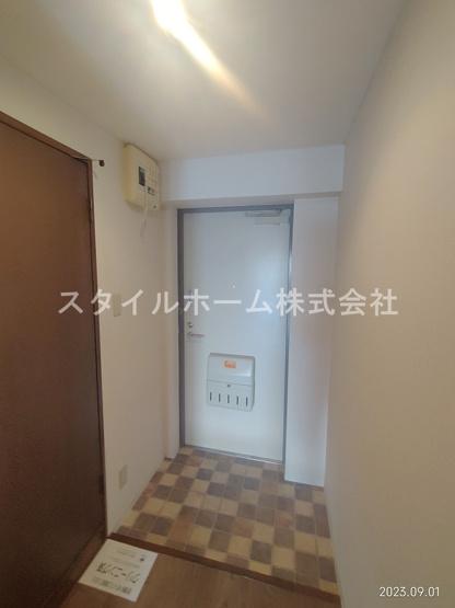 【玄関】 | KASUGAハイツ | イメージ写真です。