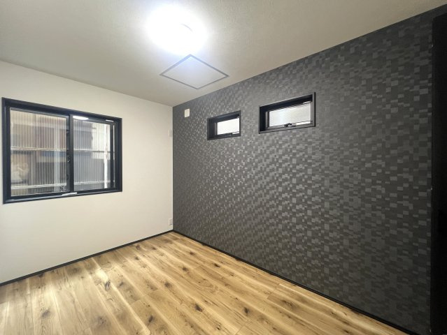最早建売ではない。。夢のガレージハウスでダンスバトルもイケる！まったりBBQで肉も焼ける！駐車場だけじゃもったいない！な、【戸塚区上矢部町新築戸建て】の洋室|明るい洋室です