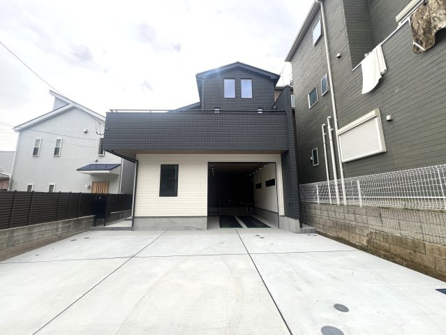 最早建売ではない。。夢のガレージハウスでダンスバトルもイケる！まったりBBQで肉も焼ける！駐車場だけじゃもったいない！な、【戸塚区上矢部町新築戸建て】