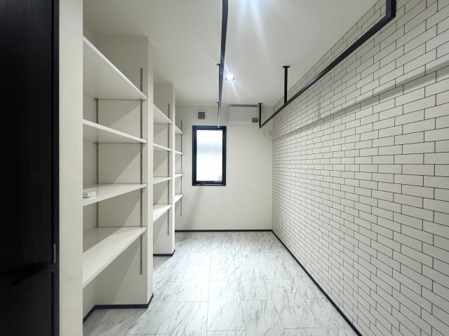 最早建売ではない。。夢のガレージハウスでダンスバトルもイケる！まったりBBQで肉も焼ける！駐車場だけじゃもったいない！な、【戸塚区上矢部町新築戸建て】のランドリースペース