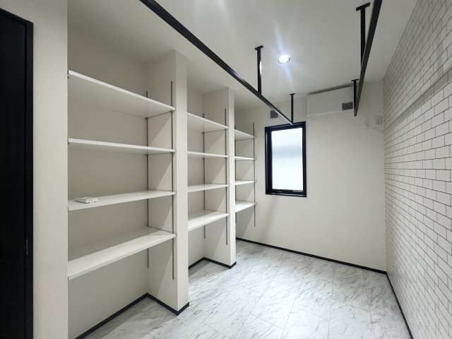 最早建売ではない。。夢のガレージハウスでダンスバトルもイケる！まったりBBQで肉も焼ける！駐車場だけじゃもったいない！な、【戸塚区上矢部町新築戸建て】のランドリースペース