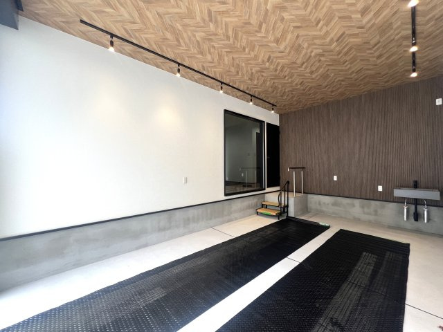 最早建売ではない。。夢のガレージハウスでダンスバトルもイケる！まったりBBQで肉も焼ける！駐車場だけじゃもったいない！な、【戸塚区上矢部町新築戸建て】の駐車場|駐車場です