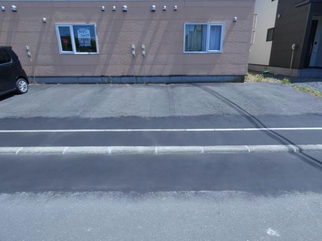 キュアハイツの駐車場