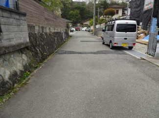 【前面道路含む現地写真】 | 川西市緑が丘1丁目35　新築一戸建て　2号棟