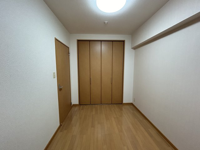 Ｊ-スクエアの洋室