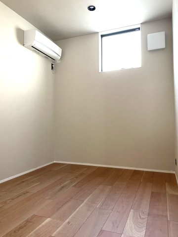設計士と考えた住まい　築浅中古一戸建の洋室|スタイリッシュな子供部屋。勉強や寝るときだけに使う割り切ったお部屋です。