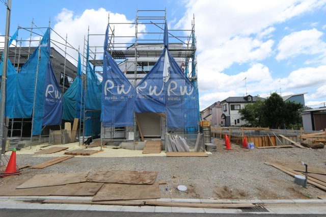 【GRAFARE　ZEH水準仕様】小平市小川東町４期の外観|JR武蔵野線「新小平」駅徒歩7分、西武国分寺線「小川」駅も利用可能な2路線アクセス。