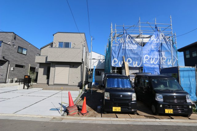 小平市小川東町Ⅳ期の外観|不在時の受け取りも可能な宅配BOX付き。
非対面での受け取りができるのも嬉しいポイントです。
