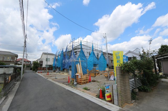 【GRAFARE　ZEH水準仕様】小平市小川東町４期の外観|宅配ボックスも完備しているので、外出中の宅配便の受け取りも安心です
