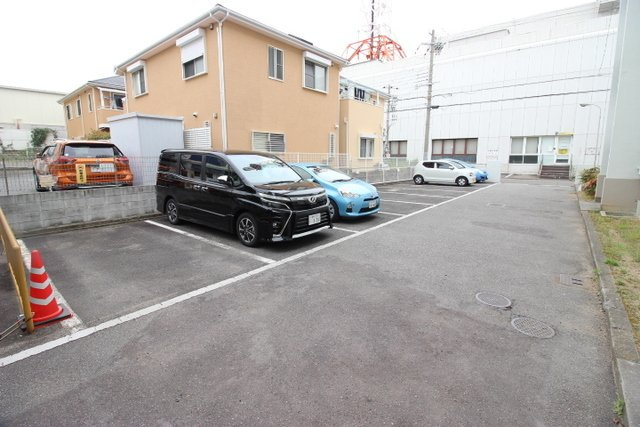 垂水農住5号棟の駐車場