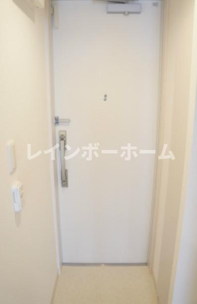 リブリ・南八幡の玄関