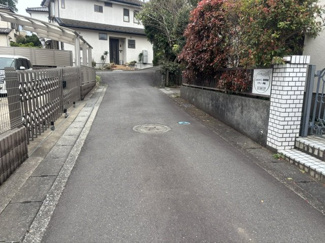 【前面道路含む現地写真】 | 再生住宅　横浜市泉区岡津町 | 前面道路