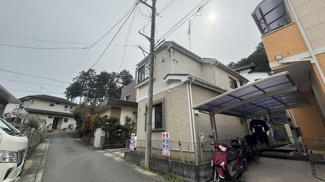 【前面道路含む現地写真】 | 再生住宅　横浜市泉区岡津町 | 前面道路