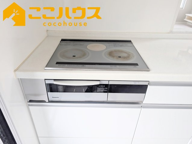 中城村字南上原　RC造　中古戸建て　のキッチン|三口コンロ