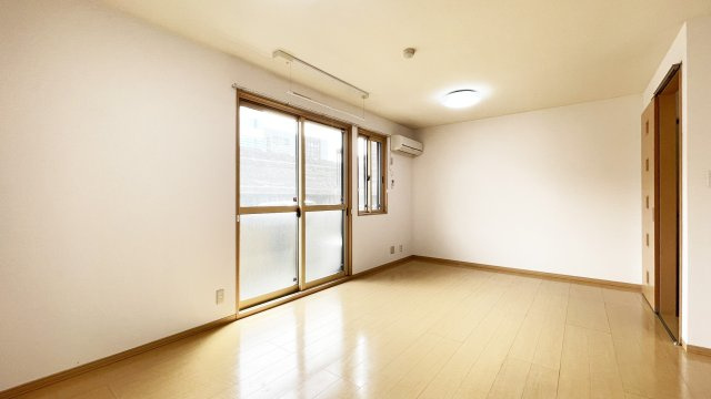 セレーノ　弐番館の居間・リビング