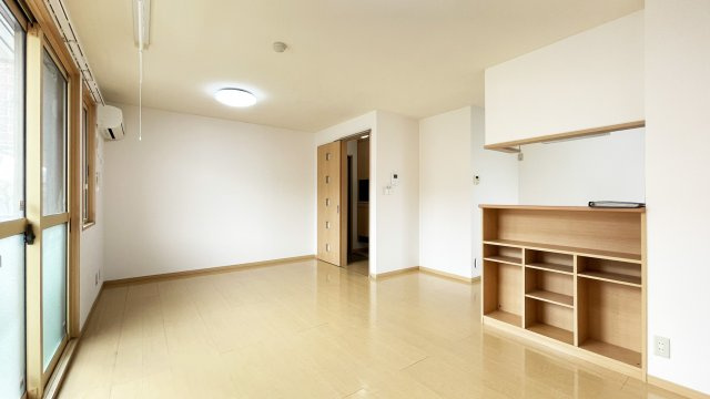 セレーノ　弐番館の居間・リビング