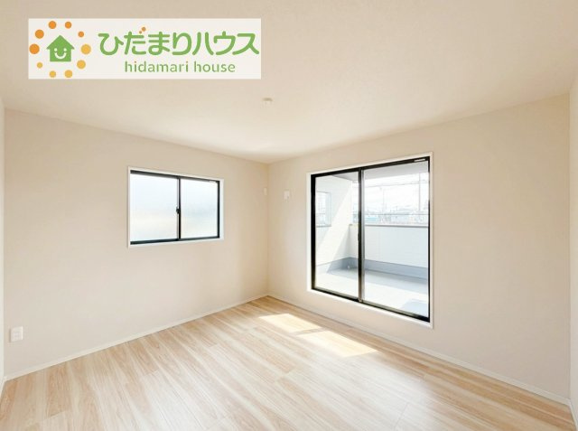 【寝室】 | 土浦市木田余西台3期　新築戸建 | バルコニーに面していて、たっぷり光りの入る明るい主寝室です！