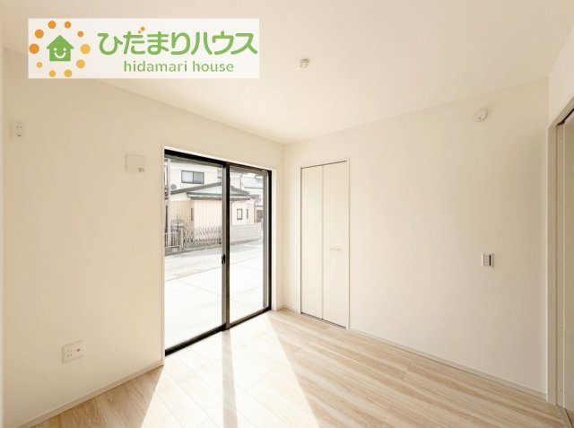 【洋室】 | 土浦市木田余西台3期　新築戸建 | 小さなお子さまのいる方におすすめ！リビング横の洋室でお子様が遊んでる様子も確認できます(^^)/