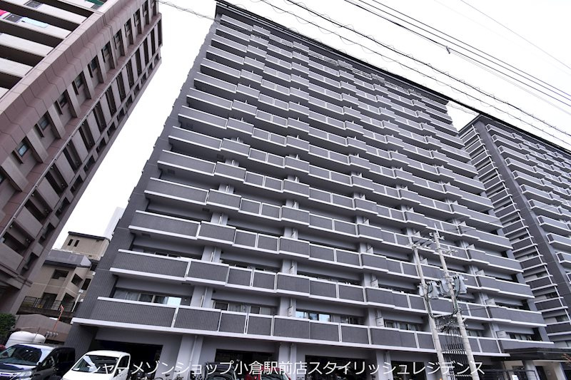 シャトレ大手町N棟の外観
