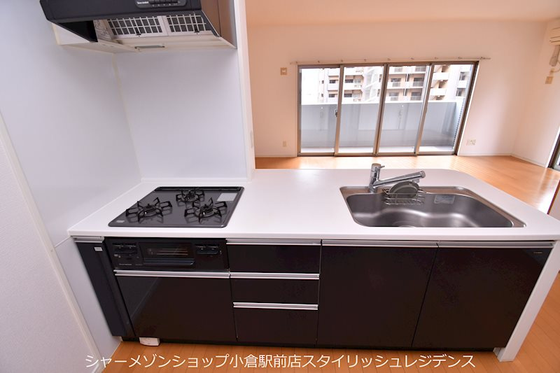 シャトレ大手町N棟のキッチン