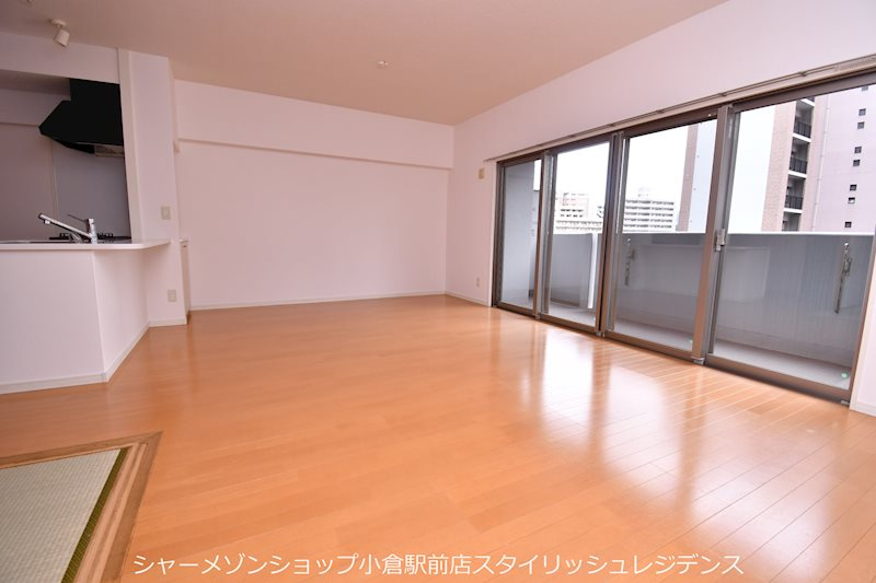 シャトレ大手町N棟の居間・リビング