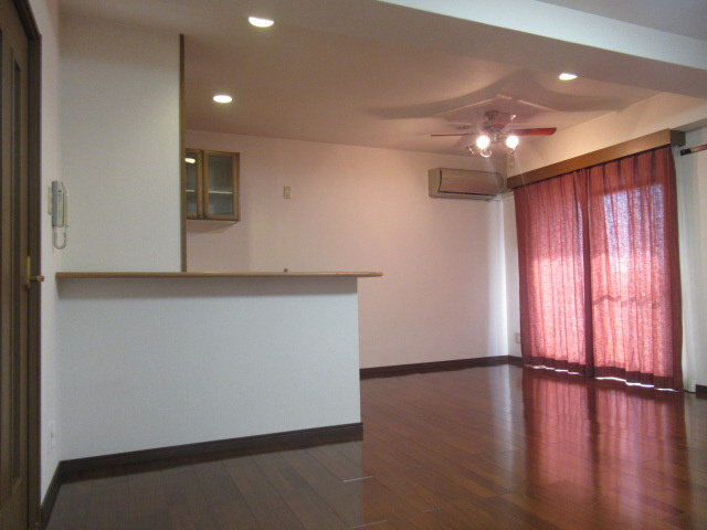 姫路市塩町の賃貸マンションの居間・リビング