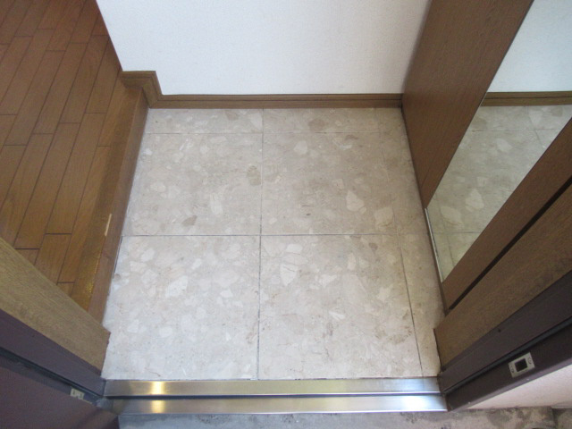 姫路市塩町の賃貸マンションの玄関