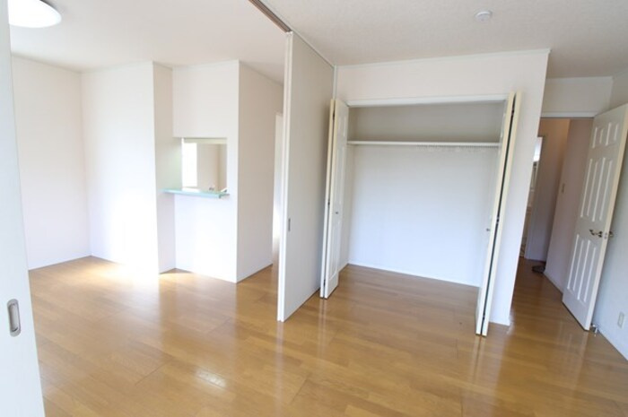 メゾンことぶきの寝室