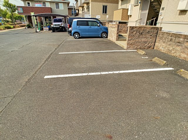 リーフコート星ヶ丘の駐車場