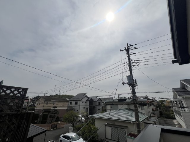 皆様、物件の問い合わせをするときの決め手って何ですか？立地？設備？駐車場？色々あると思いますが、ココも候補に入れてイイと思うんです。いや、マジで！な、【港南区日限山４丁目新築戸建】の展望