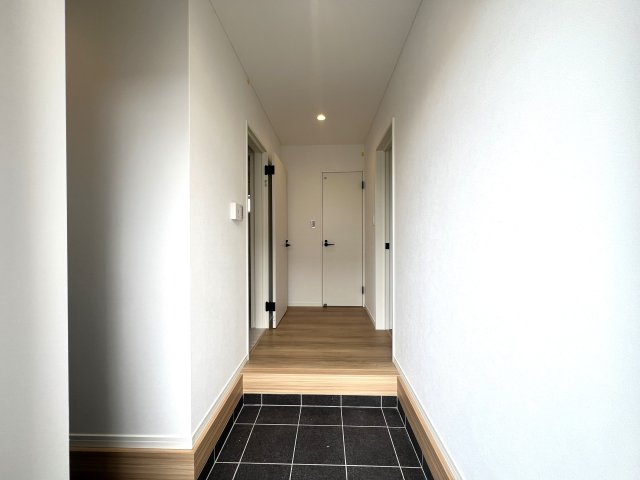 皆様、物件の問い合わせをするときの決め手って何ですか？立地？設備？駐車場？色々あると思いますが、ココも候補に入れてイイと思うんです。いや、マジで！な、【港南区日限山４丁目新築戸建】の玄関|毎日通る玄関はこちらです